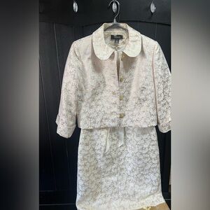 R&M Richards 2-piece
Mid-length dress for a modest yet chic look
W/jacket